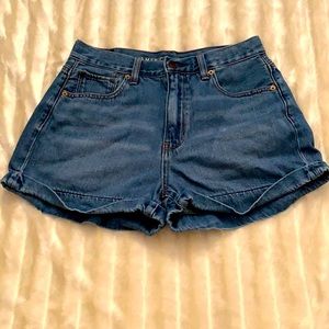 AMERICAN EAGLE OUTFITTERS MOM SHORT SIZE 8